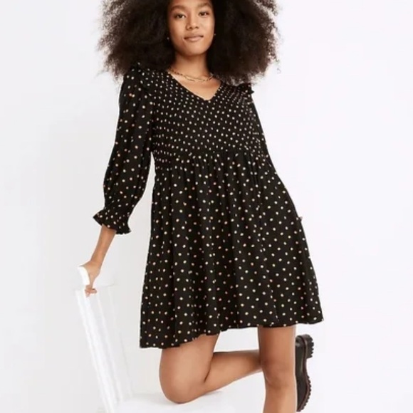 Madewell Dresses & Skirts - Madewell Lucie V-Neck Smocked Dress, with Oval Dots size XS